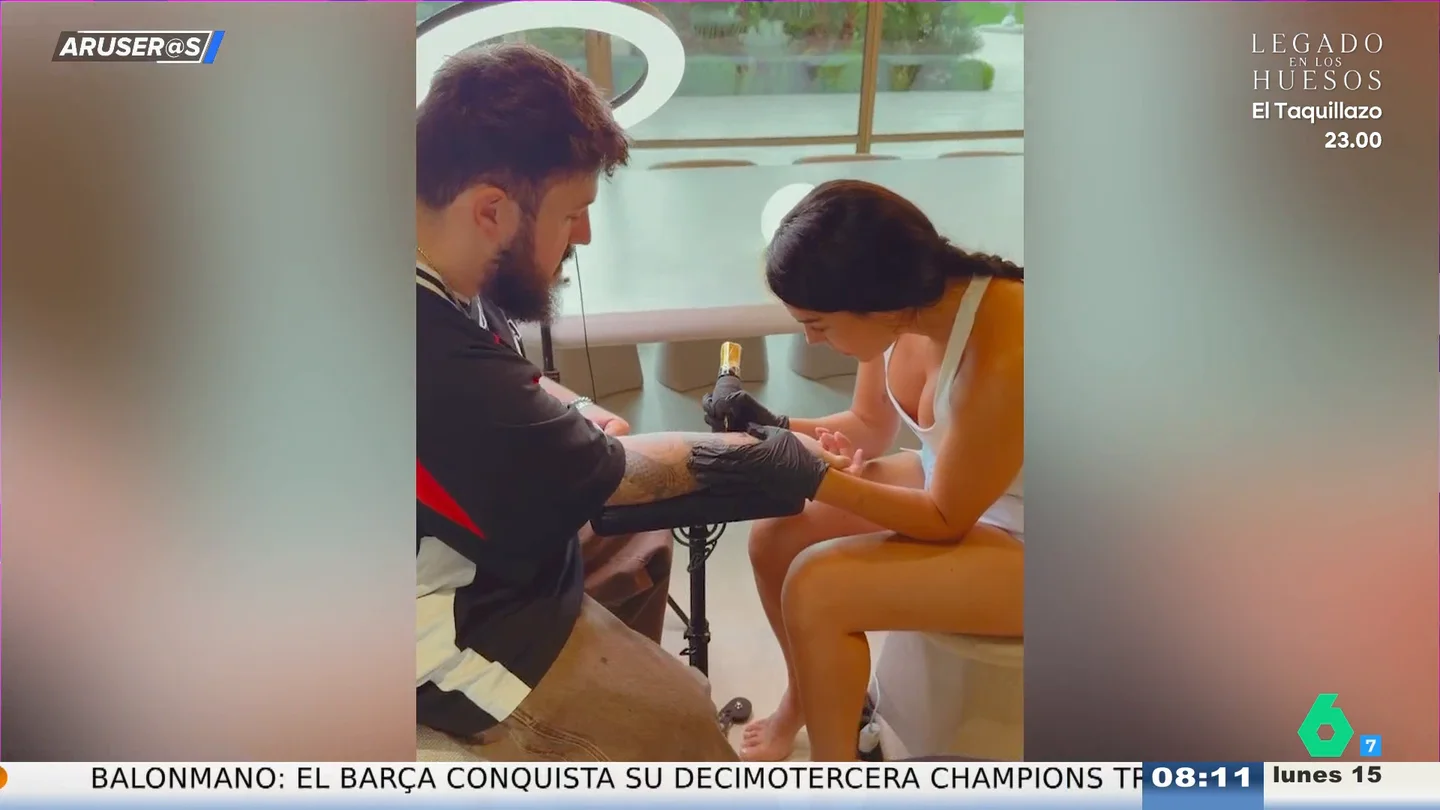 Georgina Rodríguez se lanza a tatuar: "Tampoco es tan complicado, solo pone 'Gio'" Georgina Rodríguez se lanza a tatuar: "Tampoco es tan complicado, solo pone 'Gio'"