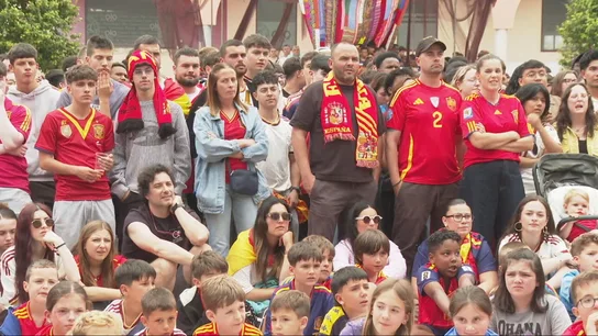 Aficionados españoles ven el partido del Mundial contra Cabo Verde Aficionados españoles ven el partido del Mundial contra Cabo Verde