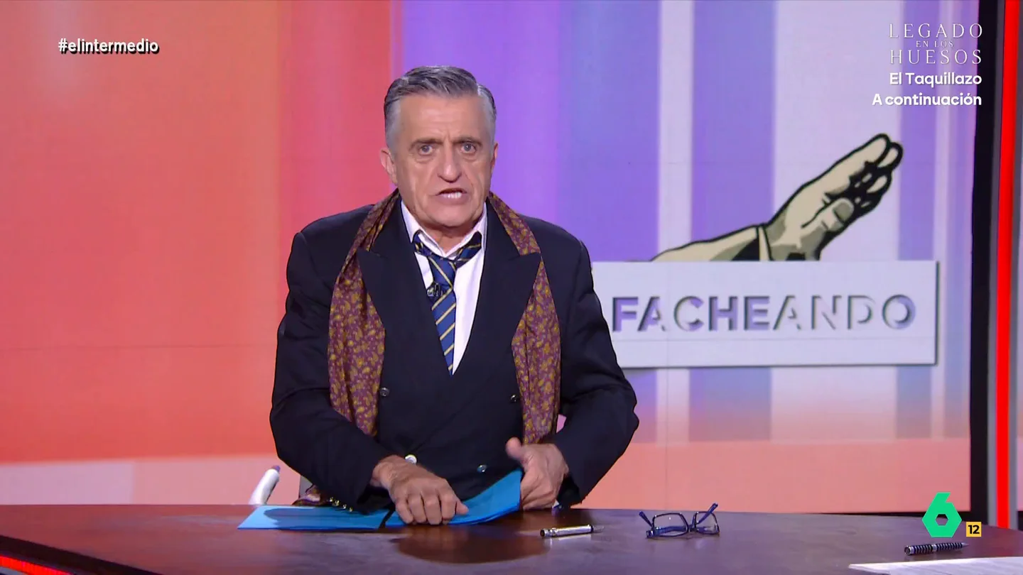 'José Miguel de Monzón y Monzón', sobre el calor en los colegios: "Antes mi padre me decía 've y que te abanique un negro'" 'Facheando' analiza las últimas noticias de la derecha y la extrema derecha, como la decisión del Gobierno de Extremadura de aumentar un 500% el presupuesto en tauromaquia o la polémica por el aire acondicionado en los colegios.