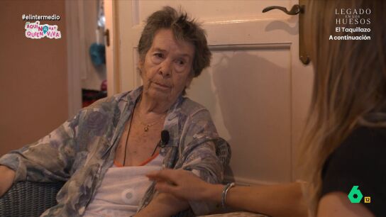 Andrea Ropero entrevista a Mari Carmen Abascal en la que todav&iacute;a es su casa. All&iacute; le habla sobre la amenaza de un tercer intento de desahucio por parte del fondo buitre que compr&oacute; su piso. Una lucha de cinco a&ntilde;os que, asegura, se la llevado su salud "por delante".