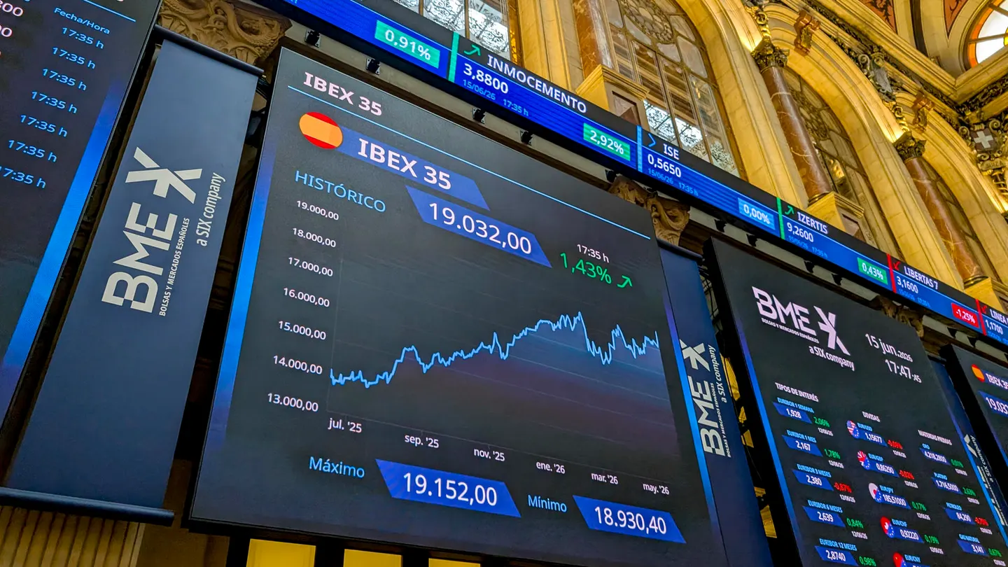 El IBEX 35 alcanza su máximo histórico: supera los 19.000 puntos tras el acuerdo de EEUU e Irán y la apertura de Ormuz El IBEX 35 alcanza su máximo histórico: supera los 19.000 puntos tras el acuerdo de EEUU e Irán y la apertura de Ormuz