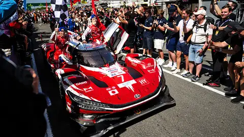 Toyota conquista las 24 horas de Le Mans y acaba así con el dominio de Ferrari Toyota conquista las 24 horas de Le Mans y acaba así con el dominio de Ferrari