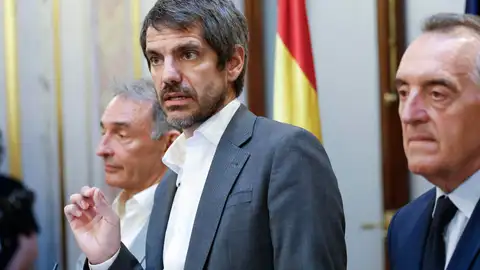 PSOE y Sumar alcanzan un acuerdo para derogar el delito de injurias y calumnias a la Corona PSOE y Sumar alcanzan un acuerdo para derogar el delito de injurias y calumnias a la Corona