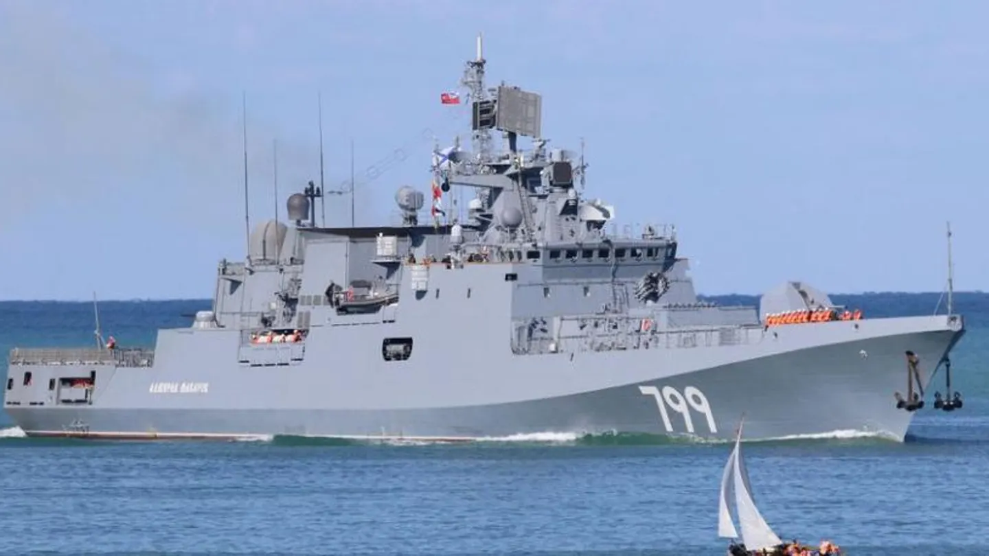 Reino Unido investiga posibles disparos de un buque de guerra ruso contra un yate civil en el canal de la Mancha Reino Unido investiga posibles disparos de un buque de guerra ruso contra un yate civil en el canal de la Mancha