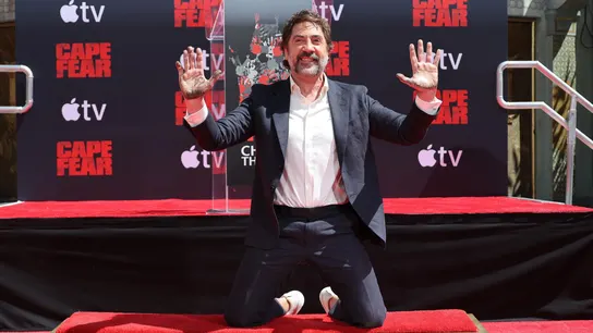Javier Bardem tras plasmar sus huellas Javier Bardem tras plasmar sus huellas