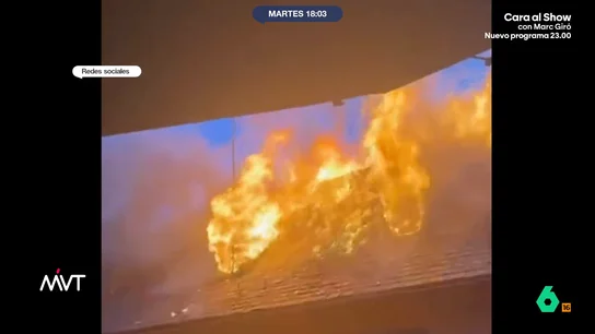 Brutal incendio en Vielha: un hombre muere y otro se salva refugiándose en el tejado El incendio comenzó en una buhardilla y se extendió por todo el edificio. De las nueve viviendas, seis han quedado completamente destrozadas debido a las llamas.