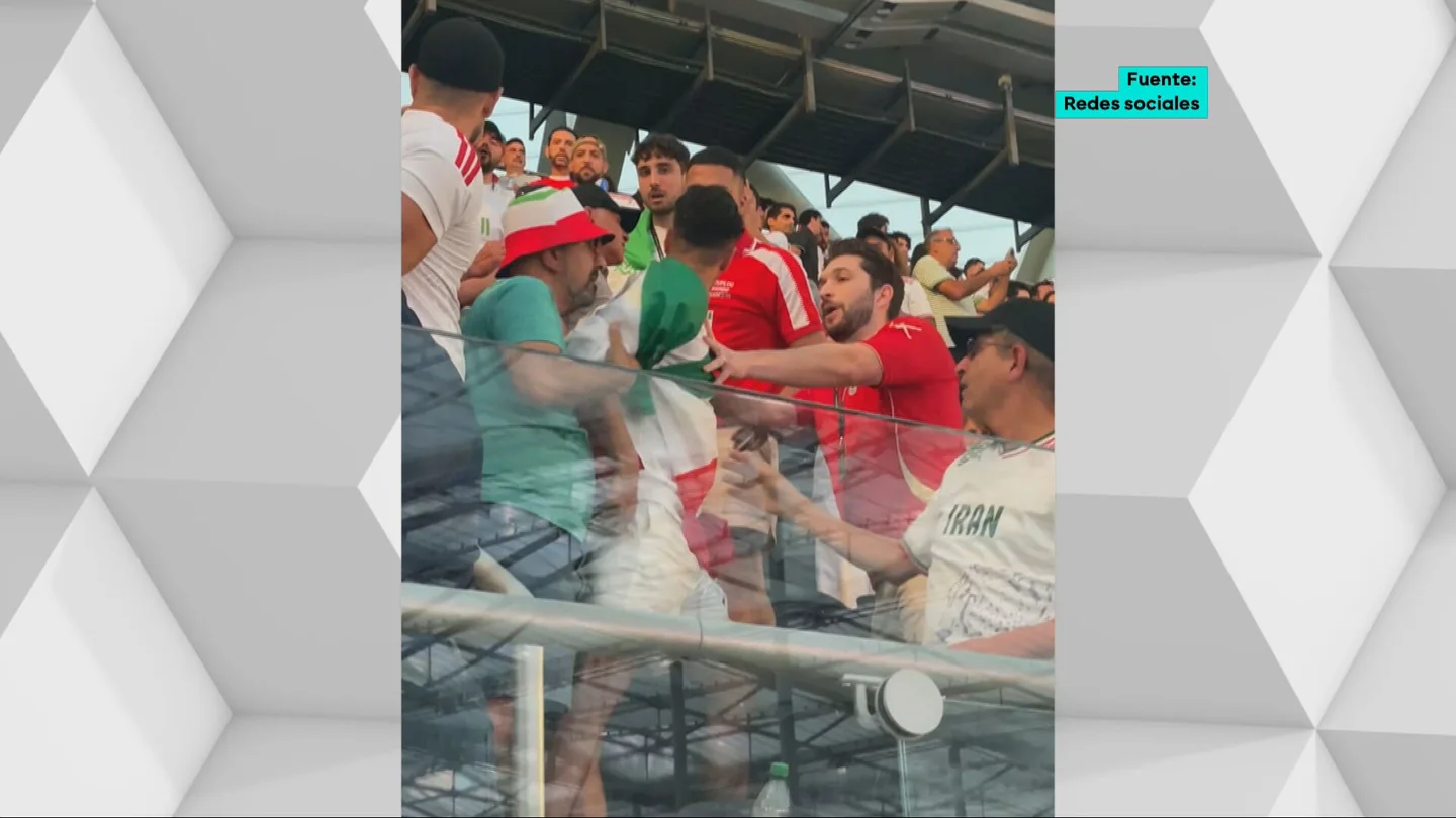Una afición-oposición: el debut de Irán en el Mundial deja un enfrentamiento entre partidarios y detractores del régimen Una afición-oposición: el debut de Irán en el Mundial deja un enfrentamiento entre partidarios y detractores del régimen