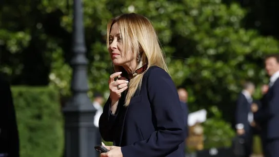 Meloni confiesa que lleva un mes sin fumar y se pasa al café en una charla informal en el G7 Meloni confiesa que lleva un mes sin fumar y se pasa al café en una charla informal en el G7
