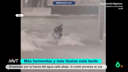 Una tromba de agua convierte las calles de Jaén en auténticas trampas para los vecinos: "Todo era una piscina"