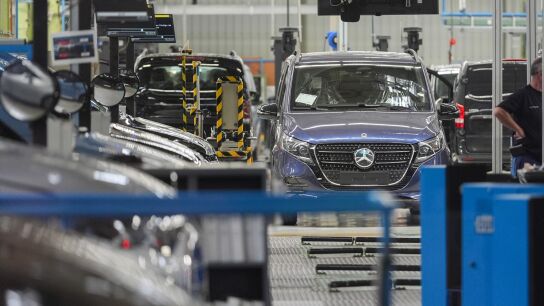 Los coches vendidos en Europa tendr&aacute;n que incorporar un 25% de pl&aacute;stico realizado
