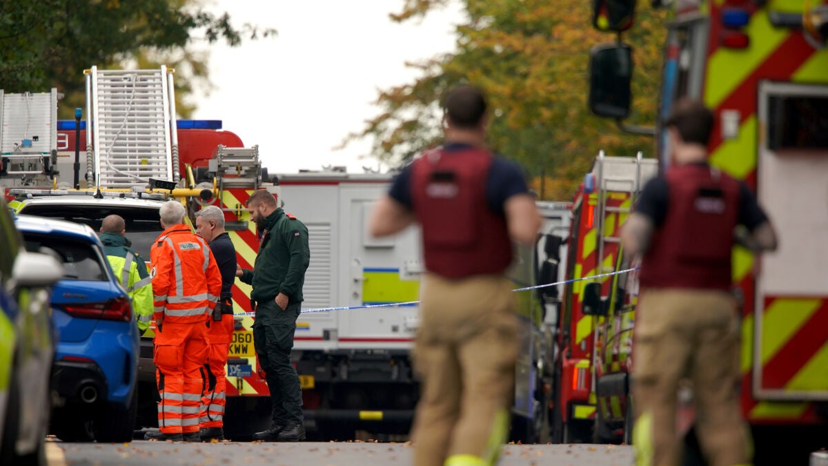 Al menos un muerto y varios heridos por la colisión de dos trenes en Bedford (Inglaterra)