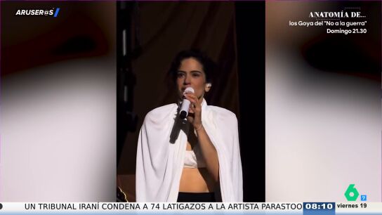Rosal&iacute;a dedica una canci&oacute;n a Loli Bah&iacute;a en pleno concierto y esta es su reacci&oacute;n