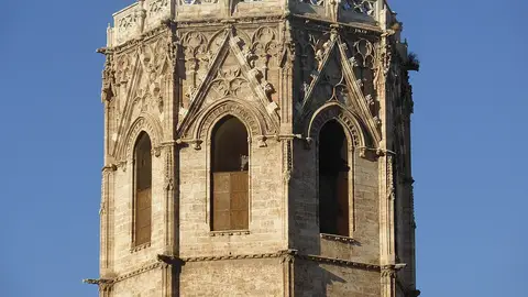 Ventanales de la sala de campanas de la torre del Miguelete o Micalet, de la catedral de Valencia, España Ventanales de la sala de campanas de la torre del Miguelete o Micalet, de la catedral de Valencia, España