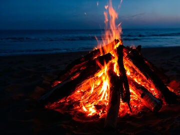 Una hoguera en la playa