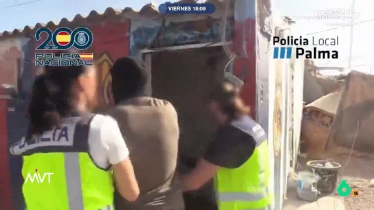 La espectacular operación policial contra uno de los mayores supermercados de la droga de Palma: 200 agentes y siete casas derrumbadas Más de 200 agentes de policía han entrado en Son Banya, uno de los mayores supermercados de la droga de Palma de Mallorca, donde se han producido detenciones, incautaciones y siete casas han sido derrumbadas.