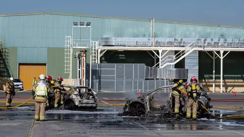 Así es el sistema 'Fireman Access': la gran solución de Renault frente al incendio de baterías Así es el sistema 'Fireman Access': la gran solución de Renault frente al incendio de baterías