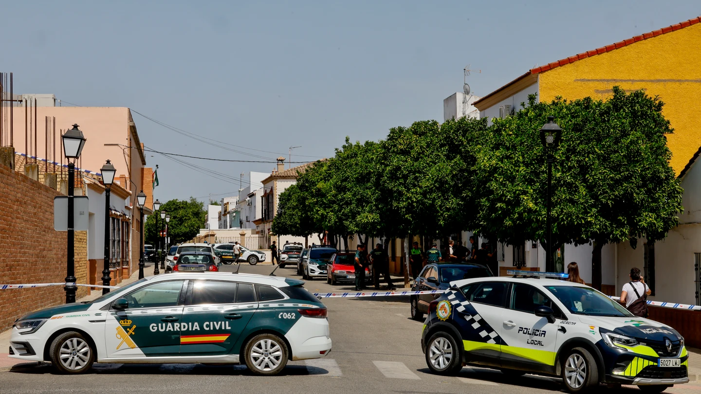 Coches de la Guardia Civil y la Policía Local en Gerena (Sevilla) Coches de la Guardia Civil y la Policía Local en Gerena (Sevilla)