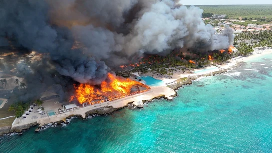 Imagen del incendio de un hotel en República Dominicana Imagen del incendio de un hotel en República Dominicana