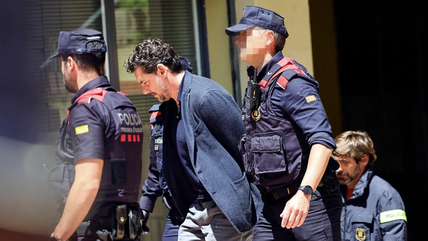 Jonathan Andic, hijo del fundador de Mango, Isak Andic, en una imagen de archivo tras ser detenido por los Mossos d'Esquadra Jonathan Andic, hijo del fundador de Mango, Isak Andic, en una imagen de archivo tras ser detenido por los Mossos d'Esquadra