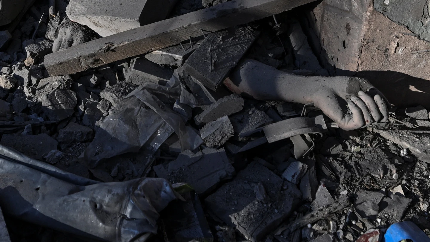 Cinco muertos y 11 heridos tras ataques rusos en la ciudad ucraniana de Zaporiyia. Cinco muertos y 11 heridos tras ataques rusos en la ciudad ucraniana de Zaporiyia.