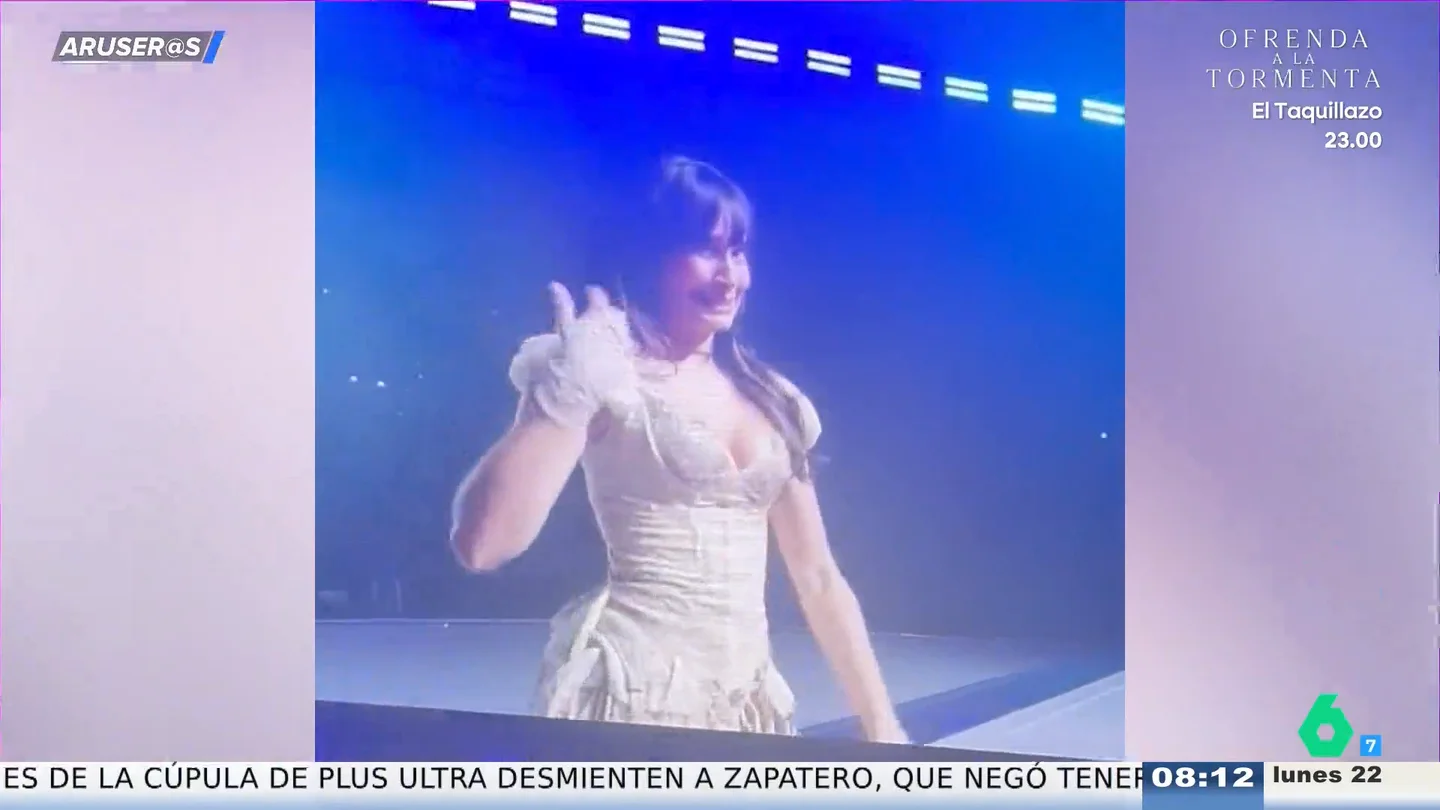 La cara de Aitana tras lanzarle una indirecta a Sebastián Yatra en pleno concierto por cantar 'Superestrella' La cara de Aitana tras lanzarle una indirecta a Sebastián Yatra en pleno concierto por cantar 'Superestrella'