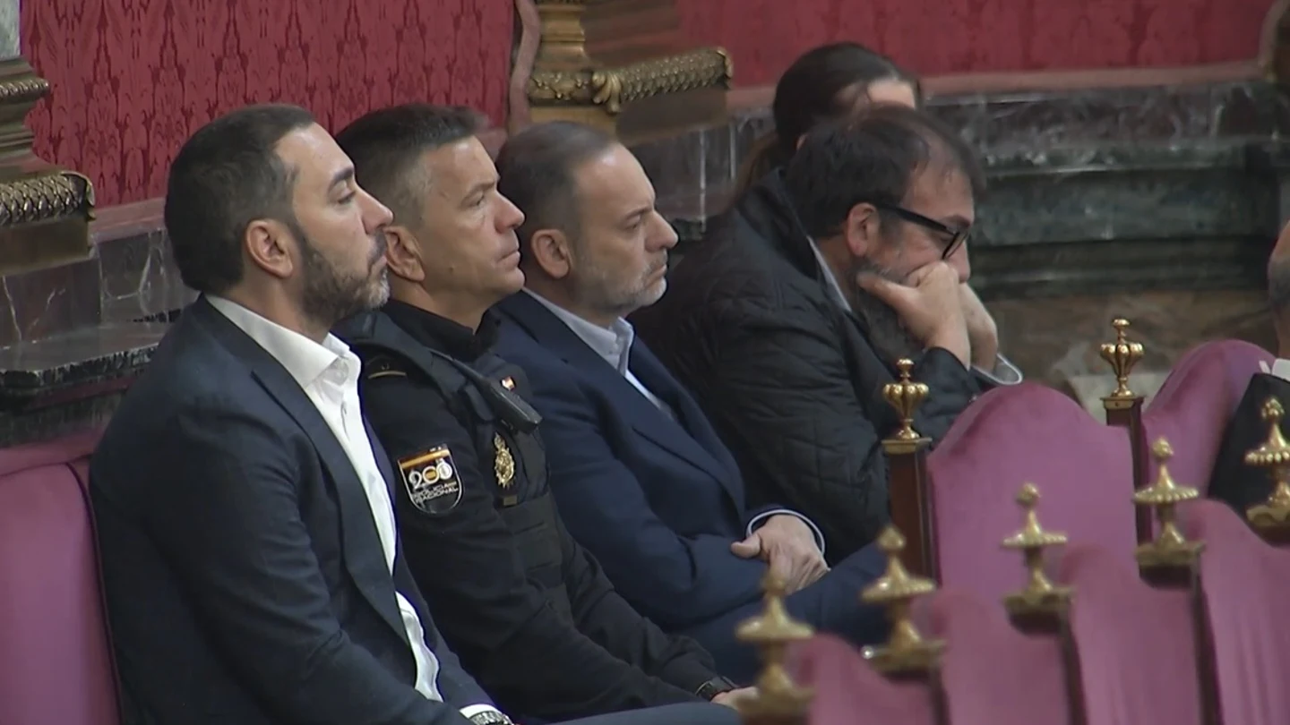 Koldo García, a la derecha; junto a él, José Luis Ábalos; a la izquierda, Víctor de Aldama Koldo García, a la derecha; junto a él, José Luis Ábalos; a la izquierda, Víctor de Aldama