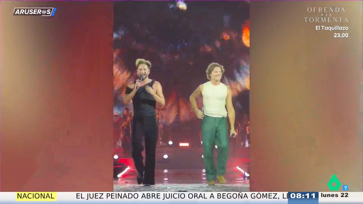 El vídeo de Manuel Carrasco y David Bisbal cantado por sorpresa 'La reina del baile' en Sevilla El vídeo de Manuel Carrasco y David Bisbal cantado por sorpresa 'La reina del baile' en Sevilla