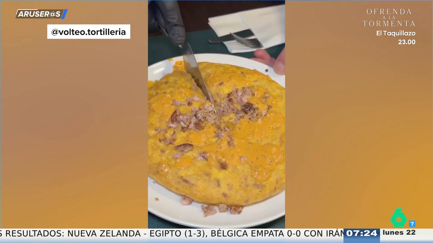 Tortilla de patatas con churrasco y chimichurri: el nuevo plato estrella de un restaurante de A Coruña que arrasa en redes Tortilla de patatas con churrasco y chimichurri: el nuevo plato estrella de un restaurante de A Coruña que arrasa en redes