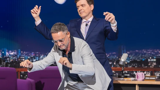Marc Giró saca a perrear a Jorge Drexler al ritmo de Bad Bunny: "¿Quién va delante y quién va detrás?" Marc Giró saca a perrear a Jorge Drexler al ritmo de Bad Bunny: "¿Quién va delante y quién va detrás?"