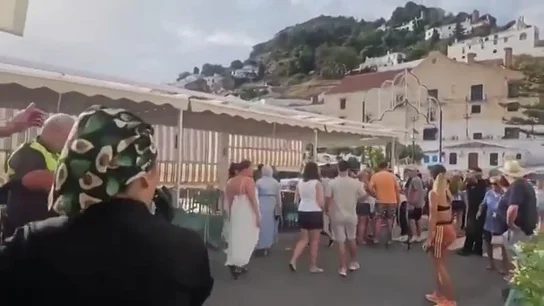 Al menos siete heridos en un atropello en la terraza de un bar de Frigiliana, Málaga Al menos siete heridos en un atropello en la terraza de un bar de Frigiliana, Málaga