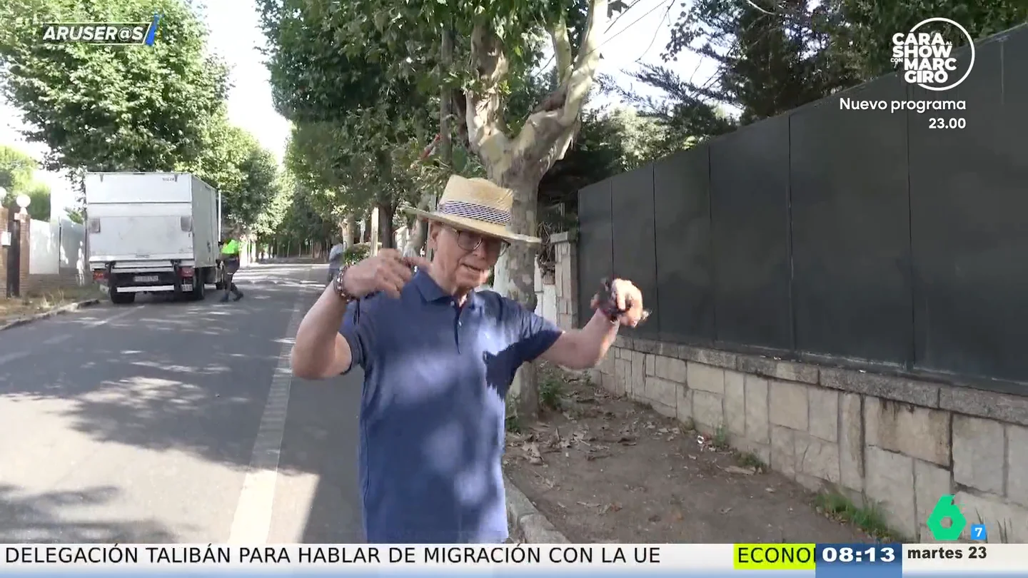 El baile de Ortega Cano en plena calle que desata las risas de los reporteros: "¡Qué alegría, por dios!" El baile de Ortega Cano en plena calle que desata las risas de los reporteros: "¡Qué alegría, por dios!"