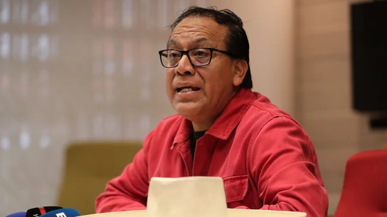 El candidato izquierdista Roberto Sánchez habla en una rueda de prensa este sábado, en Lima (Perú). El candidato izquierdista Roberto Sánchez habla en una rueda de prensa este sábado, en Lima (Perú).