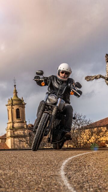 Moto en carretera. Provincia de Burgos