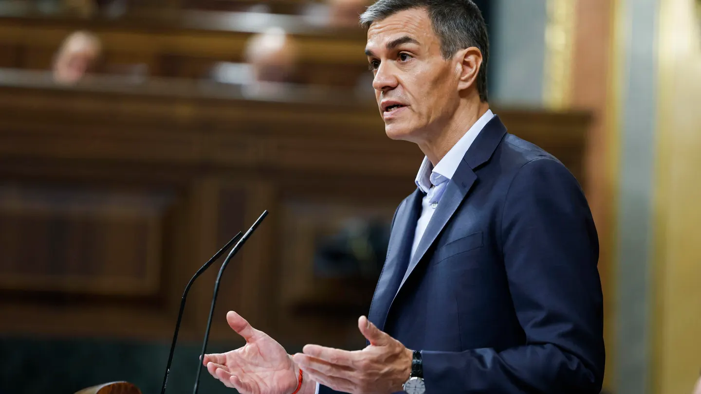Feijóo, a Sánchez: "¡Qué soberbia! ¡Cuánta indignidad! Lo único que se espera de usted es que disuelva las Cortes y vayamos a votar" Feijóo, a Sánchez: "¡Qué soberbia! ¡Cuánta indignidad! Lo único que se espera de usted es que disuelva las Cortes y vayamos a votar"