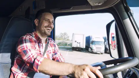 La solución de la DGT para los problemas en España está en los camioneros peruanos, marroquíes y turcos La solución de la DGT para los problemas en España está en los camioneros peruanos, marroquíes y turcos