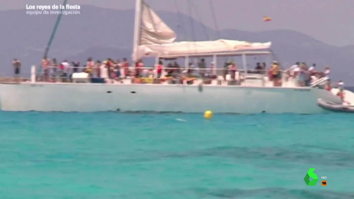 Las 'party boats', el modelo de negocio que espanta el turismo más prestigioso en Formentera Las 'party boats', el modelo de negocio que espanta el turismo más prestigioso en Formentera
