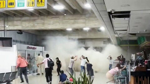 Im&aacute;genes grabadas por el exdiputado Wilmer Azuaje que muestran el momento en que un terremoto sacudi&oacute; el aeropuerto de Maiquet&iacute;a y las consecuencias del sismo.