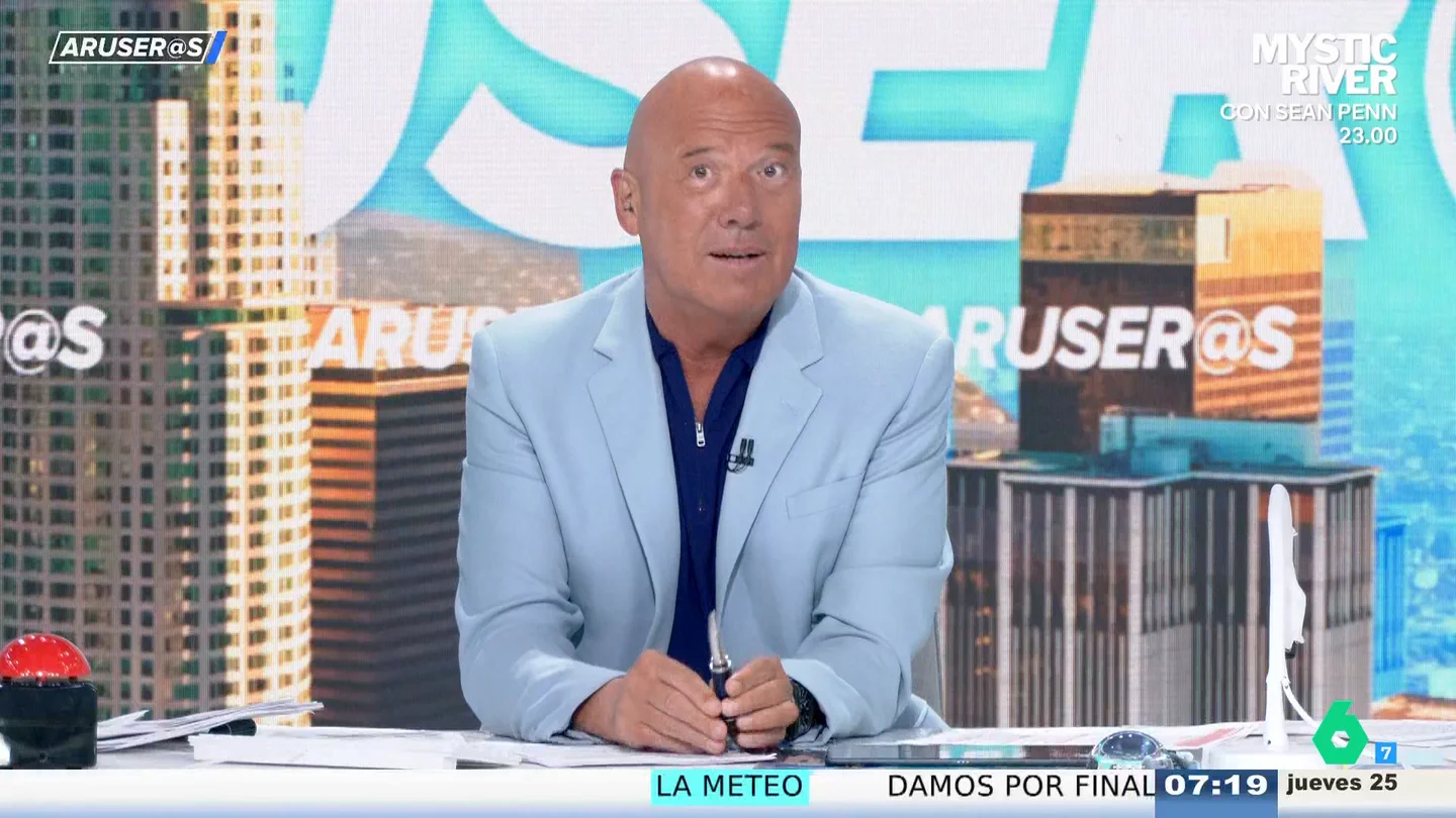 El cabreo de Alfonso Arús con los que lanzan petardos: "Salí gritando que iba a llamar a la Policía" El cabreo de Alfonso Arús con los que lanzan petardos: "Salí gritando que iba a llamar a la Policía"