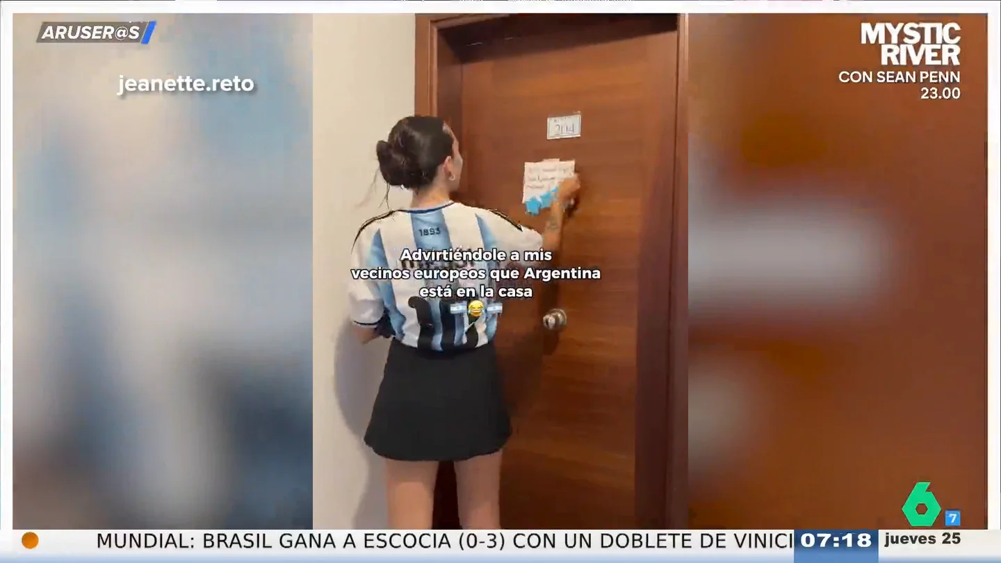Avisa a sus vecinos con una nota de que Argentina juega de madrugada: "Sepan entender los gritos" Avisa a sus vecinos con una nota de que Argentina juega de madrugada: "Sepan entender los gritos"