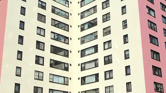 El pueblo donde casi todos sus vecinos viven dentro de un único edificio El pueblo donde casi todos sus vecinos viven dentro de un único edificio