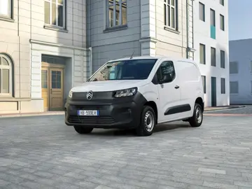 El Citroën Berlingo Van estrena versión de acceso y convierte su interior en una oficina rodante El Citroën Berlingo Van estrena versión de acceso y convierte su interior en una oficina rodante