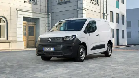 El Citroën Berlingo Van estrena versión de acceso y convierte su interior en una oficina rodante El Citroën Berlingo Van estrena versión de acceso y convierte su interior en una oficina rodante