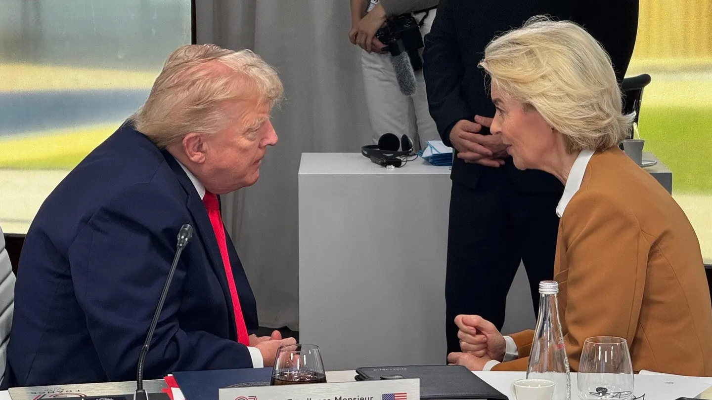 La presidenta de la Comisión Europea, Ursula von der Leyen, conversa con el presidente de EEUU,Donald Trump. La presidenta de la Comisión Europea, Ursula von der Leyen, conversa con el presidente de EEUU,Donald Trump.