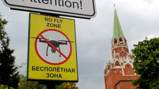 Un cartel de 'Prohibido volar drones' cerca del Kremlin, en Moscú (Rusia) Un cartel de 'Prohibido volar drones' cerca del Kremlin, en Moscú (Rusia)