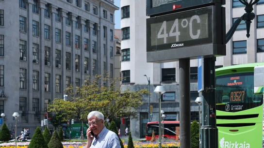 Un termómetro marca 44 º C este miércoles en Bilbao en plena ola de calor 08a056f82399a2712c88f2a519b868259ae0b2e0