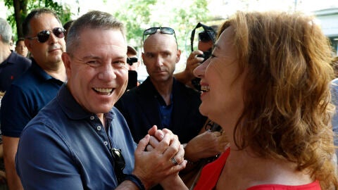 El presidente de Castilla la Mancha, Emiliano Garc&iacute;a-Page, conversa con la presidenta del Congreso, Francina Armengol, a su llegada a la reuni&oacute;n del Comit&eacute; Federal del Partido. 