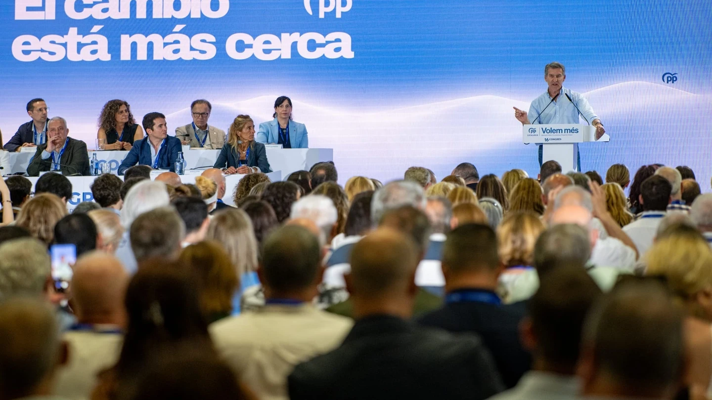 El presidente del PP, Alberto Núñez Feijóo, en el XVI Congreso del PP de Cataluña. El presidente del PP, Alberto Núñez Feijóo, en el XVI Congreso del PP de Cataluña.