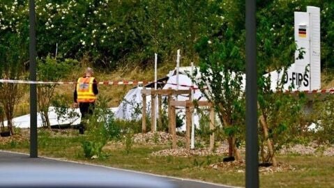 Mueren 11 personas que participaban en una sesi&oacute;n de paracaidismo en un accidente de avioneta en Francia.