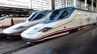 Imagen de archivo de unos AVE de Renfe