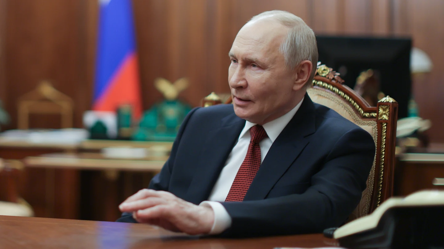 El presidente de Rusia, Vladimir Putin, durante una entrevista con el periodista Pavel Zarubin en el Kremlin El presidente de Rusia, Vladimir Putin, durante una entrevista con el periodista Pavel Zarubin en el Kremlin
